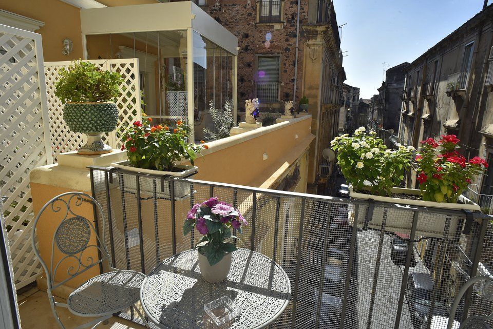 Camera con balcone presso B&B in centro a Catania