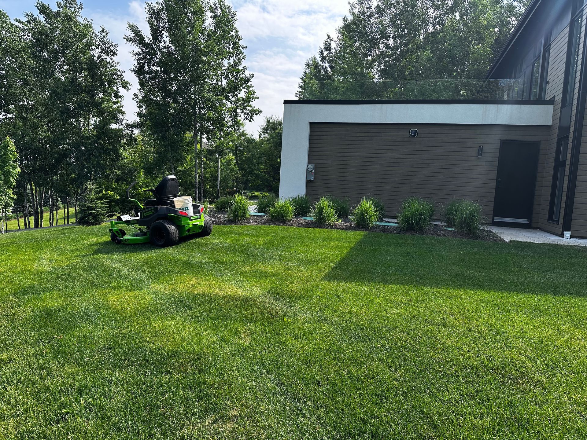 Coupe de gazon et déchaumage à Sainte-agathe en environs.