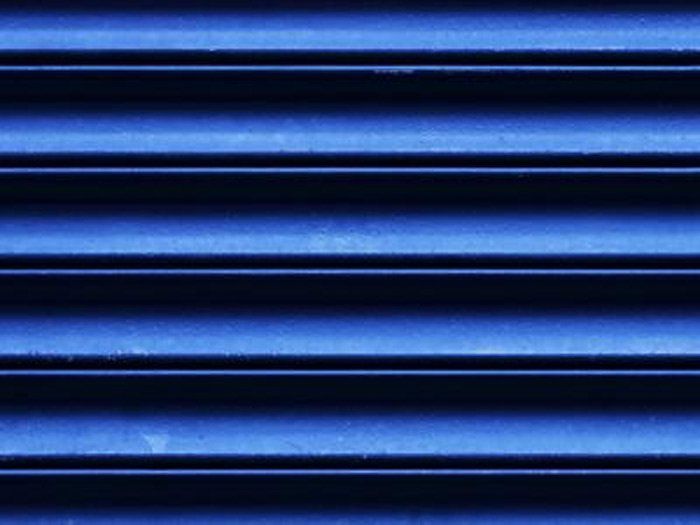 Veneziana blu elettrico chiusa