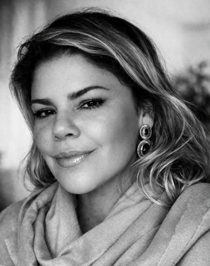 Ricardo Rodrigues é formado em comunicação social nas habilitações de publicidade e propaganda e jornalismo. No entanto, sua carreira foi dedicada ao jornalismo. Tem experiência em assessoria de imprensa, produção de conteúdo para suportes digitais e impresso (revistas, jornais), e conteúdo direcionado para redes sociais. Em paralelo, atua com produção de publicações independentes.