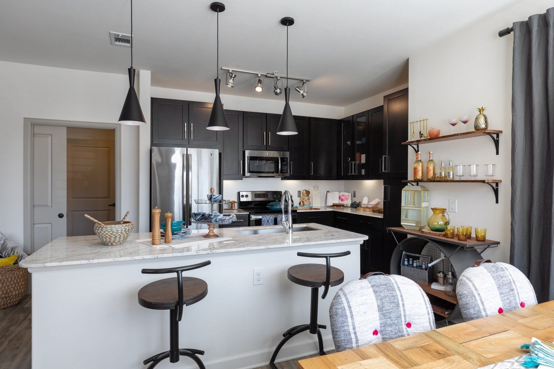 Mercantile River District | Kitchen with Island Seating