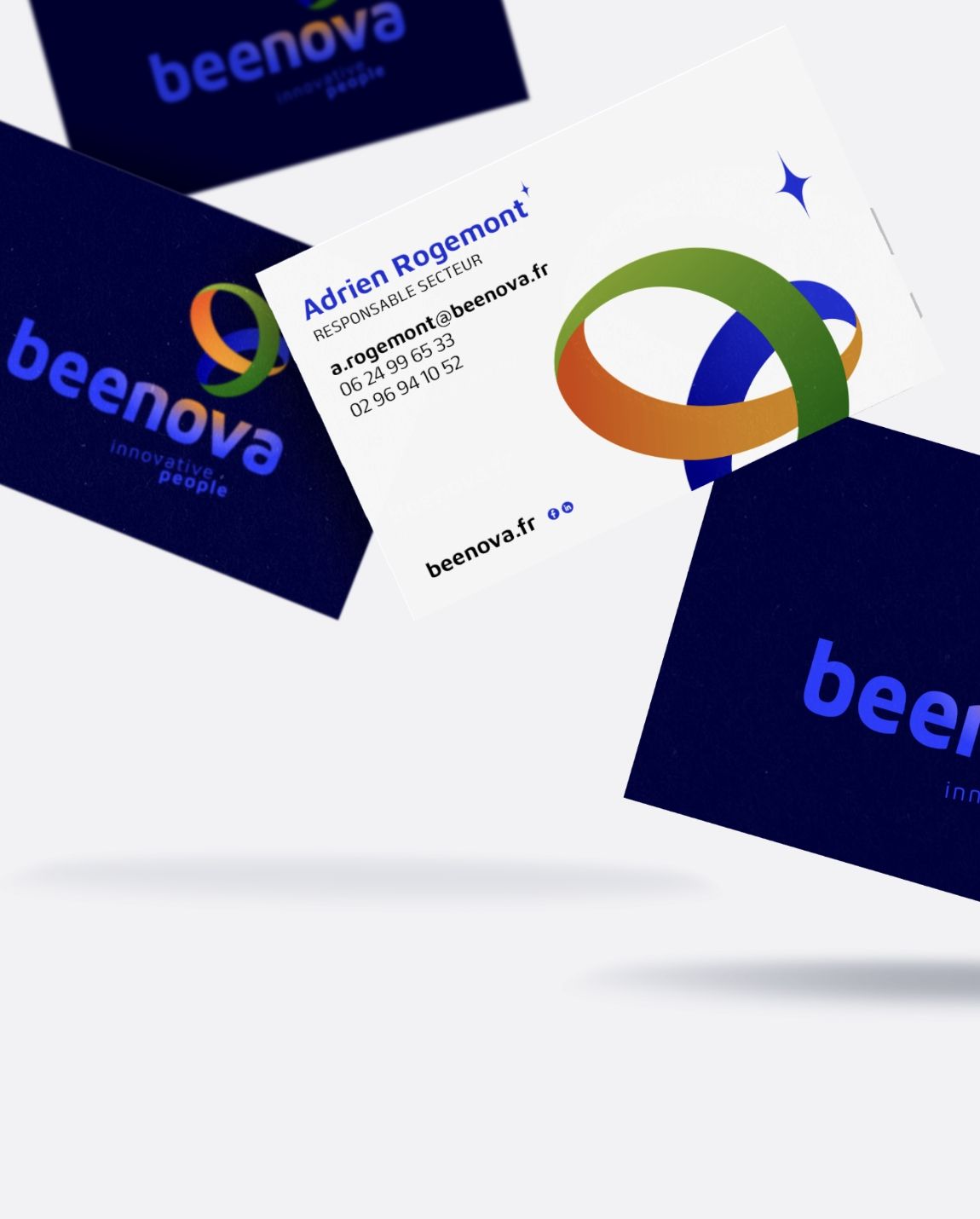 Cartes de visite Beenova en bleu et une carte avec du texte.