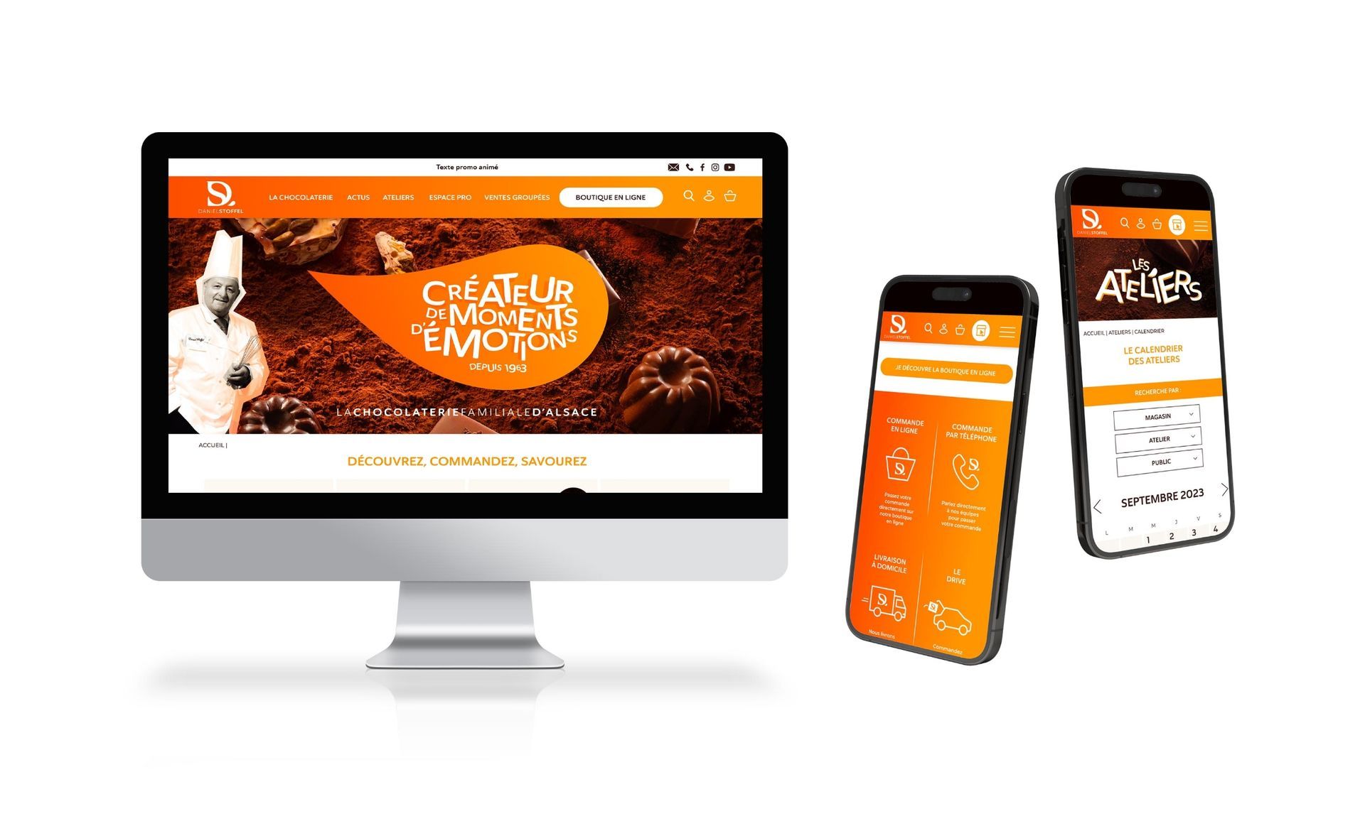 Maquette de site Web sur un ordinateur de bureau et deux smartphones, avec un design orange et blanc.