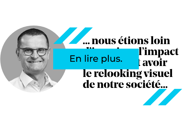 Homme portant des lunettes avec une citation sur la refonte visuelle de l'entreprise. Bouton « Lire la suite ».
