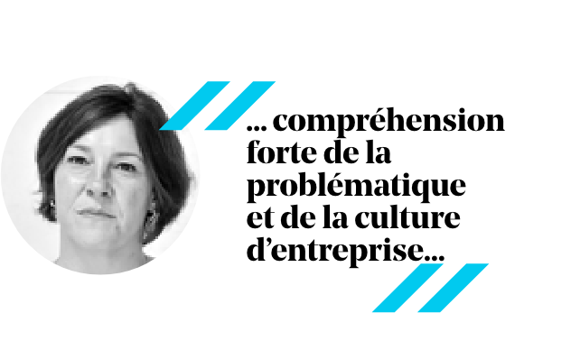 Femme avec citation : forte compréhension des enjeux et de la culture d'entreprise.