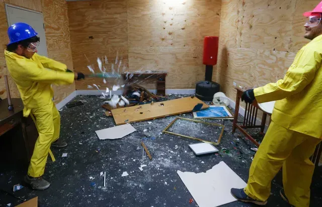 Smash & Paint Rooms! Break Stuff, Smash Stuff or Paint!