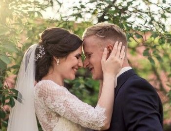 bride and groom with Cheryl Warry Wedding Celebrant
