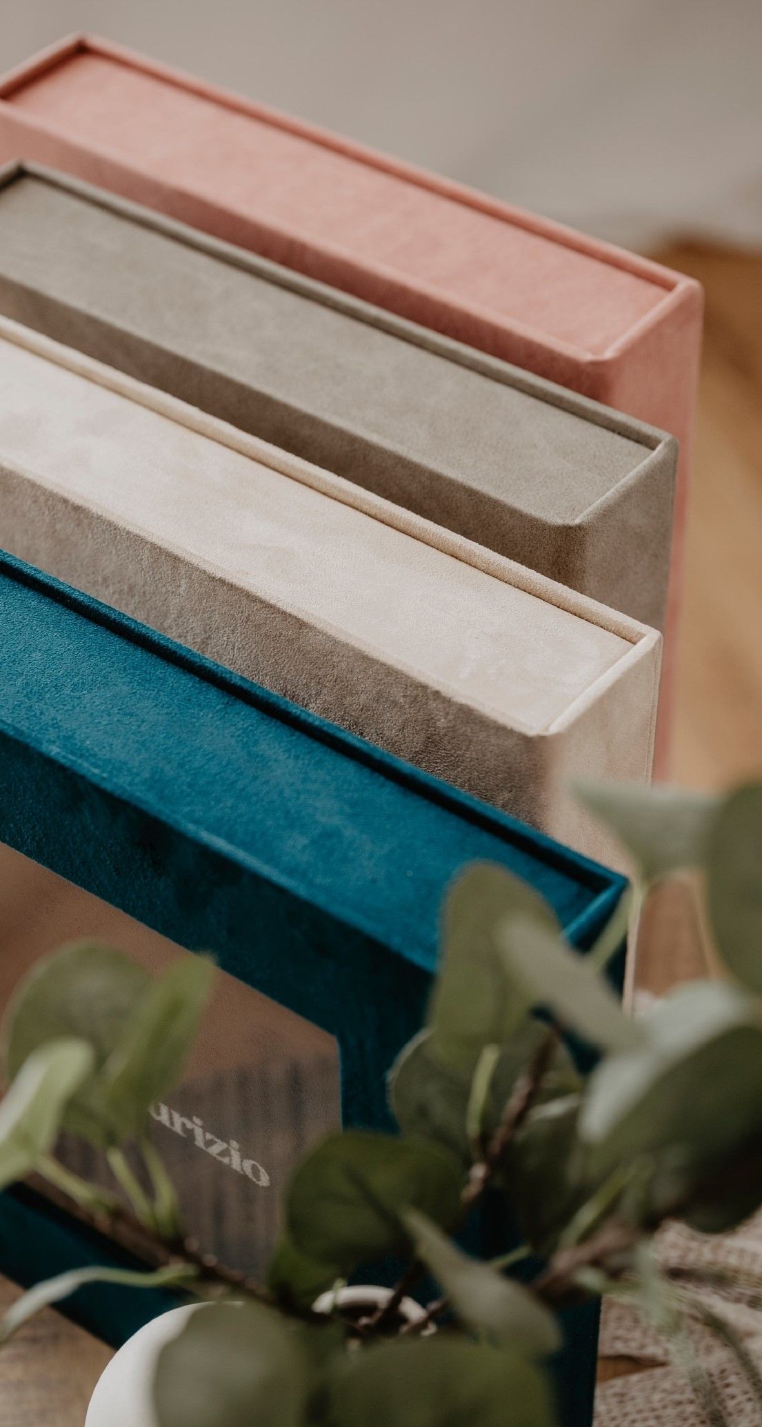 cofanetti di diversi colori