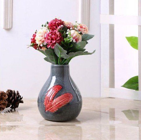flower vases with artificial flowers