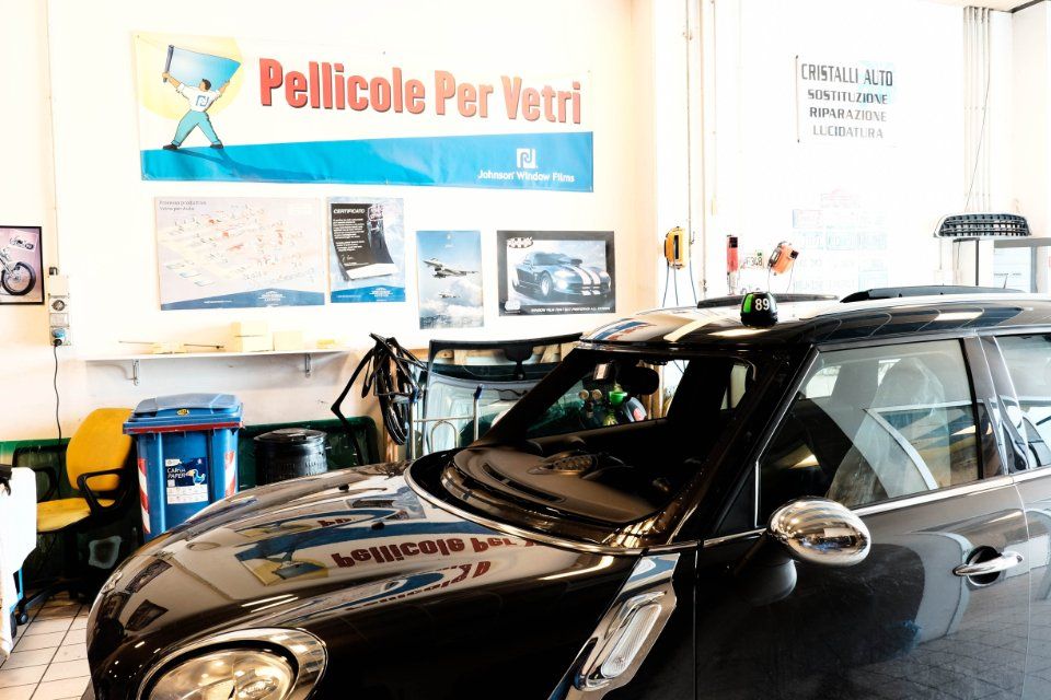 auto durante riparazione