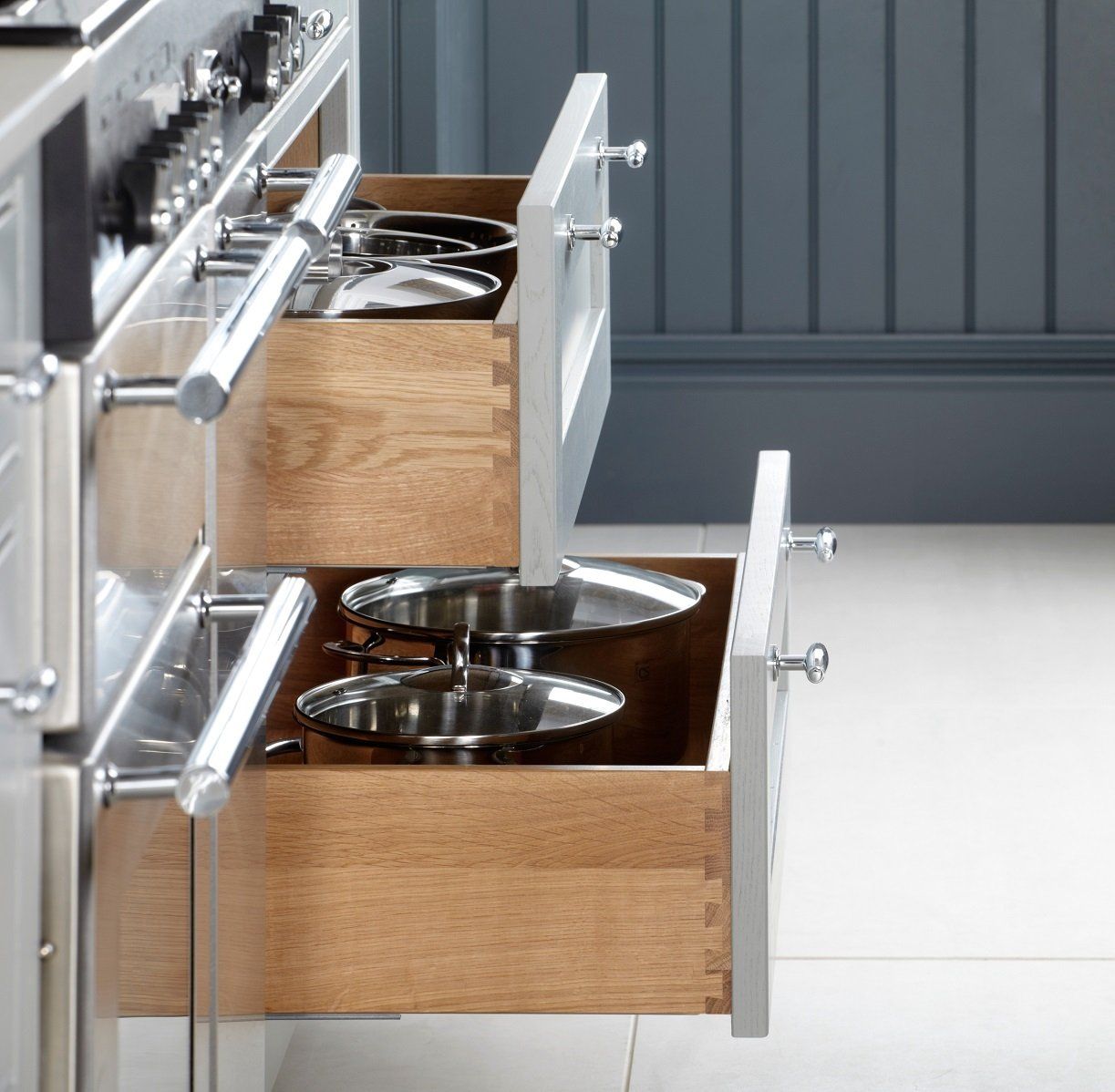 Dovetail wooden softclose drawers with steel large pans inside