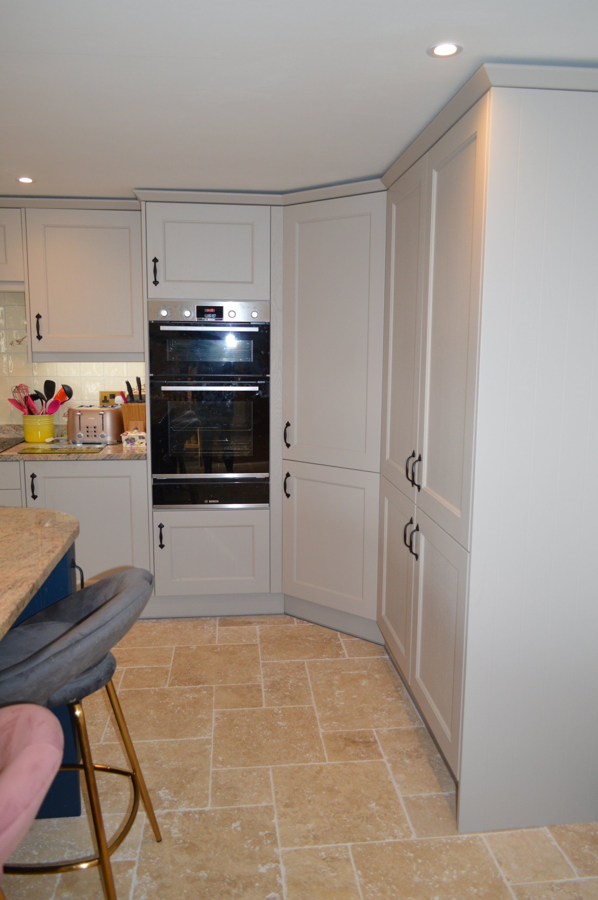 Valentino Kitchens Tunley Finsbury Cashmere & Prussian Blue Corner Pantry