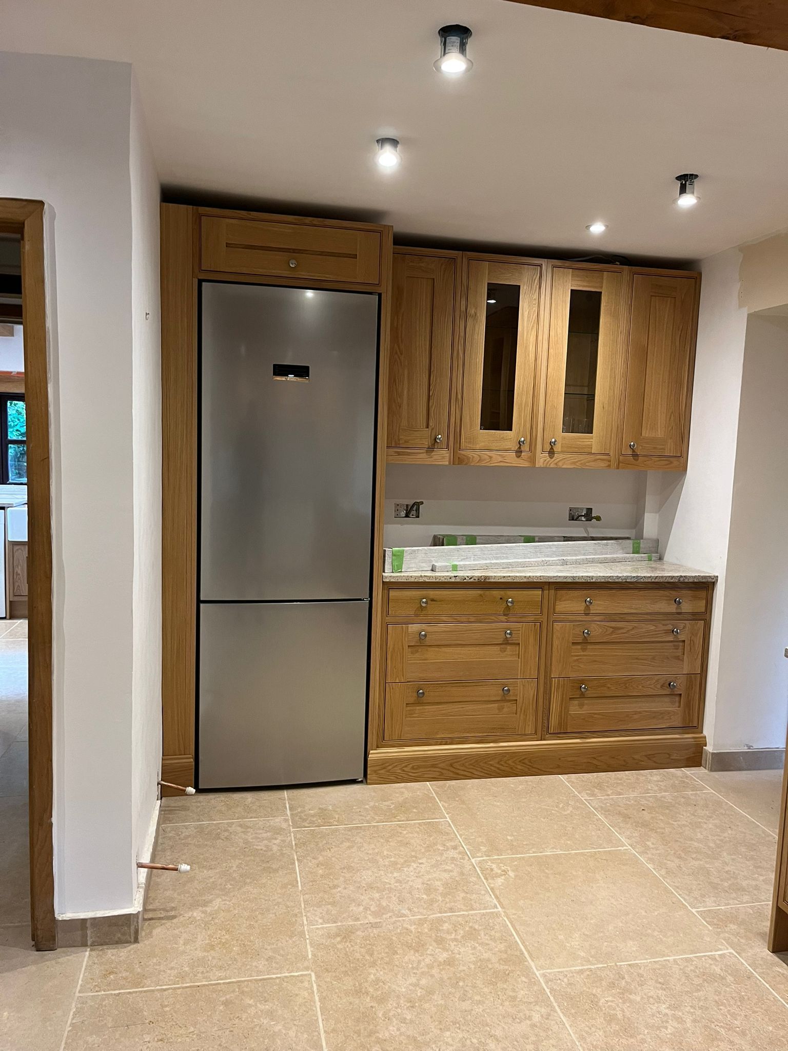 Westminster oak kitchen with Bosch 700mm wide fridge/freezer with glass display units