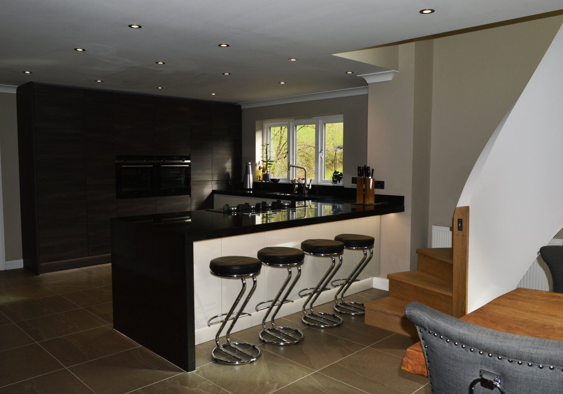 Valentino Kitchens Shipham Isla Dark Elm & Malmo Porcelain Gloss