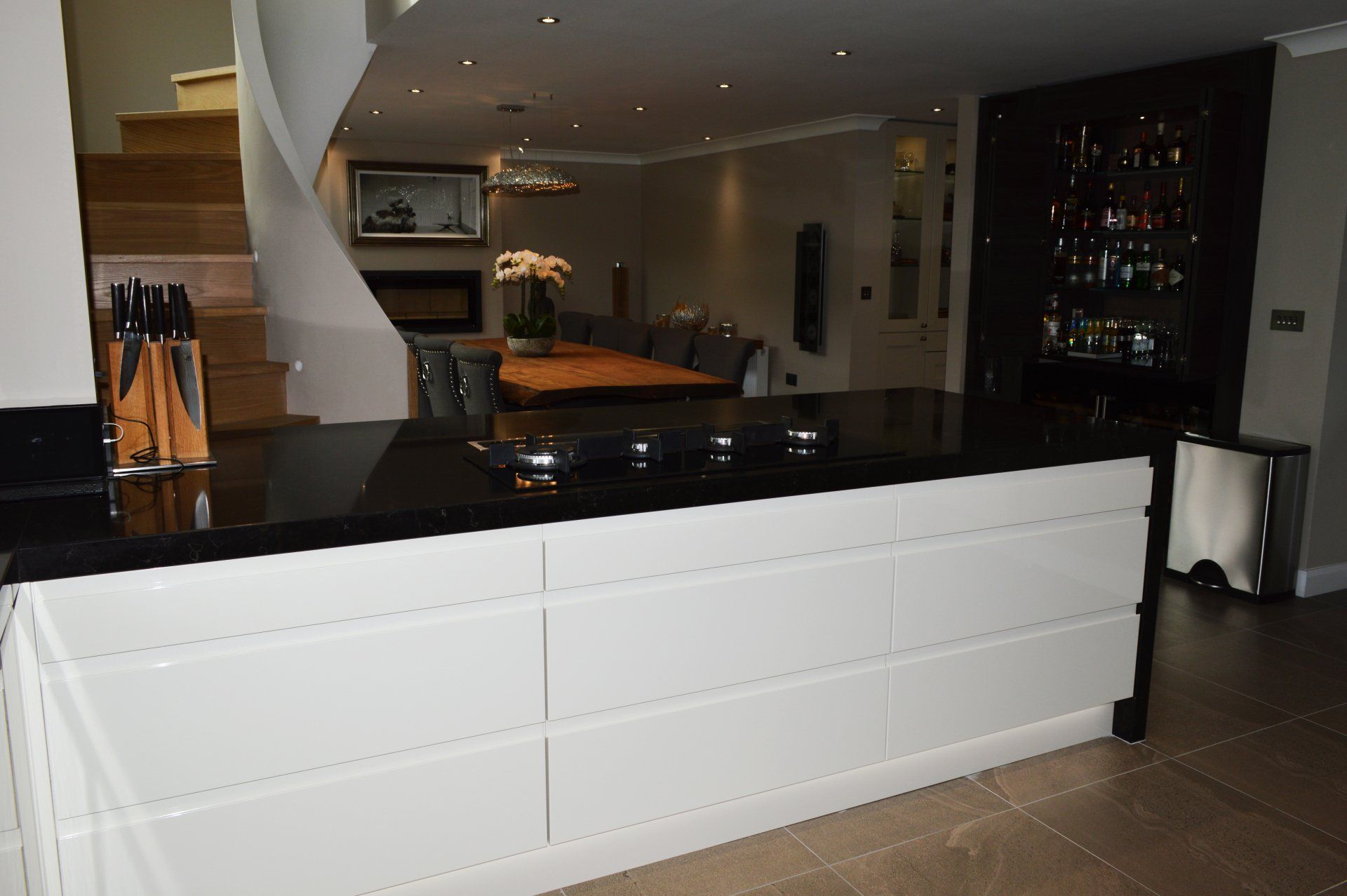Valentino Kitchens Shipham Isla Dark Elm & Malmo Porcelain Gloss