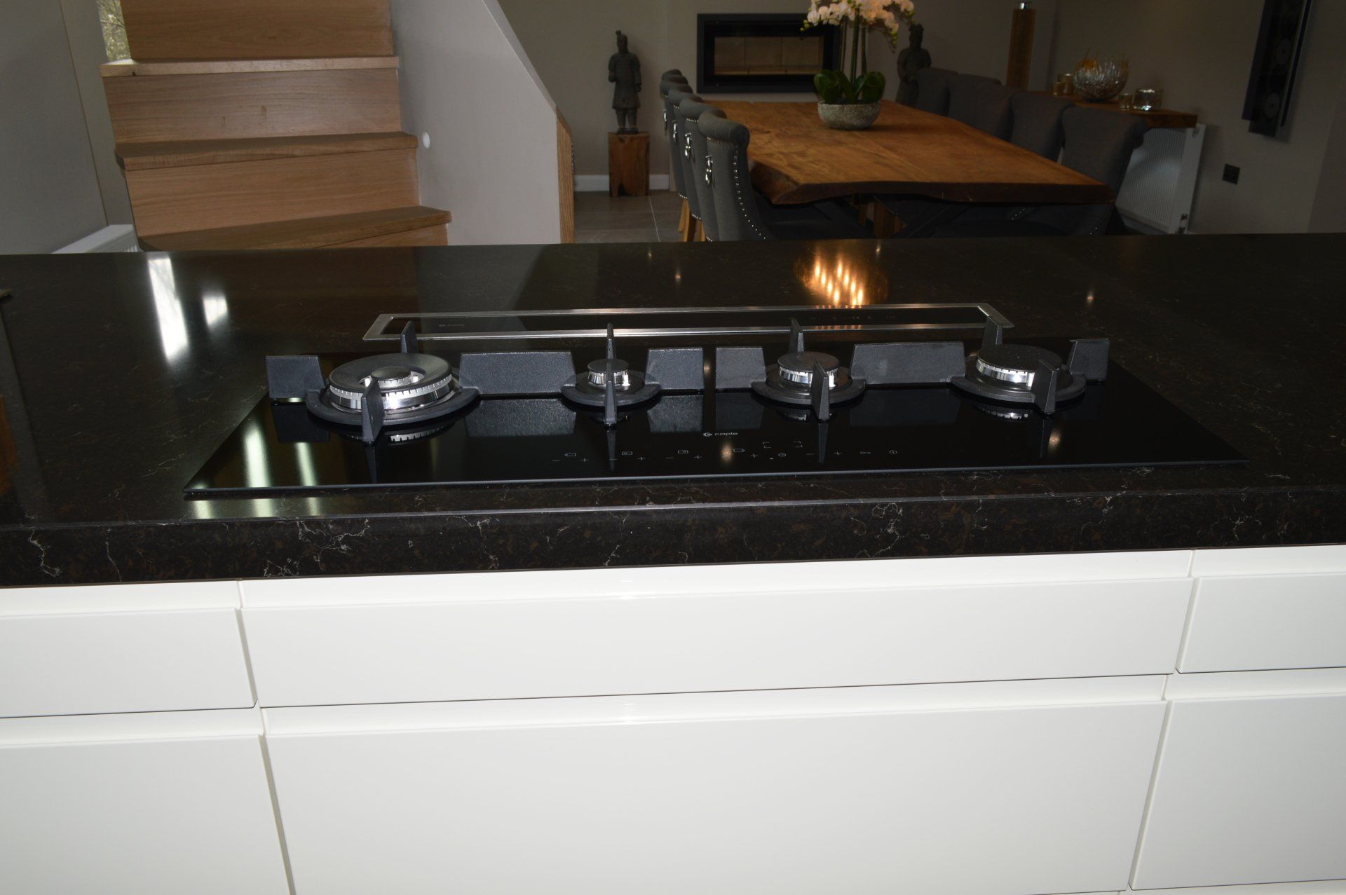 Valentino Kitchens Shipham Isla Dark Elm & Malmo Porcelain Gloss