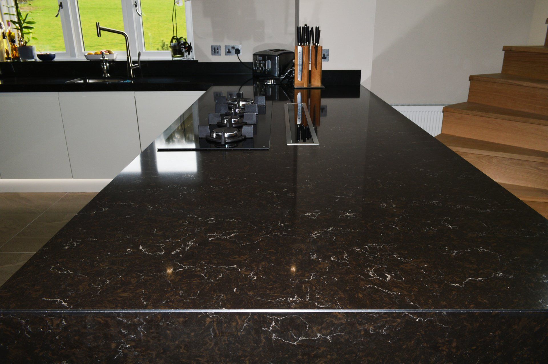 Valentino Kitchens Shipham Isla Dark Elm & Malmo Porcelain Gloss