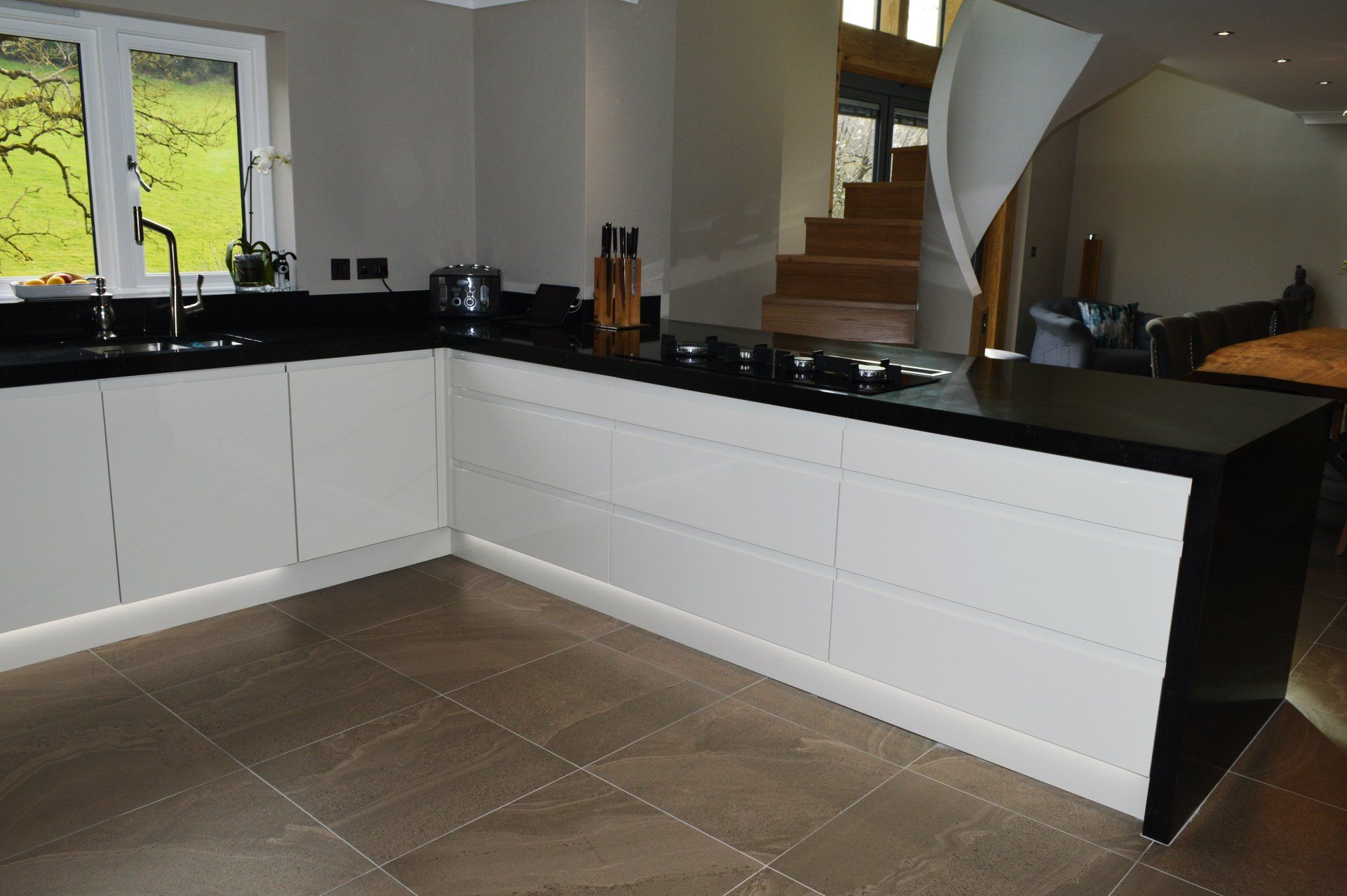 Valentino Kitchens Shipham Isla Dark Elm & Malmo Porcelain Gloss