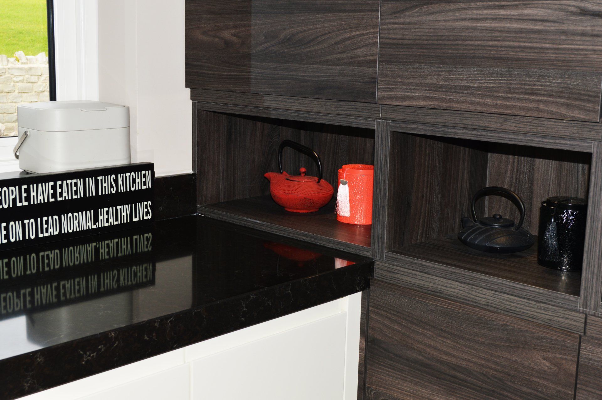Valentino Kitchens Shipham Isla Dark Elm & Malmo Porcelain Gloss