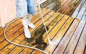 Deck cleaning | Mendon, IL | Decks Unlimited | 217-440-4100