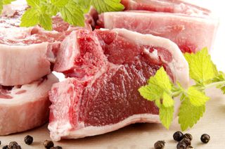 fresh lamb chops with organic mint and peppercorn