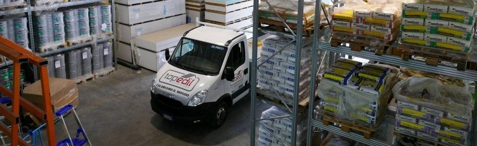 magazzino del negozio di materiali per l'edilizia