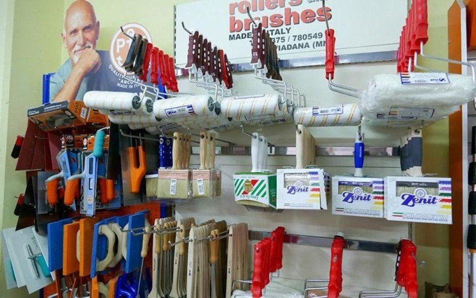 vendita di materiali e utensili per edilizia leggera