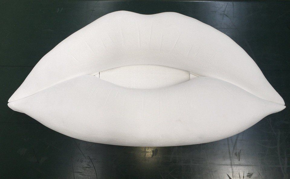 polystyrene lips