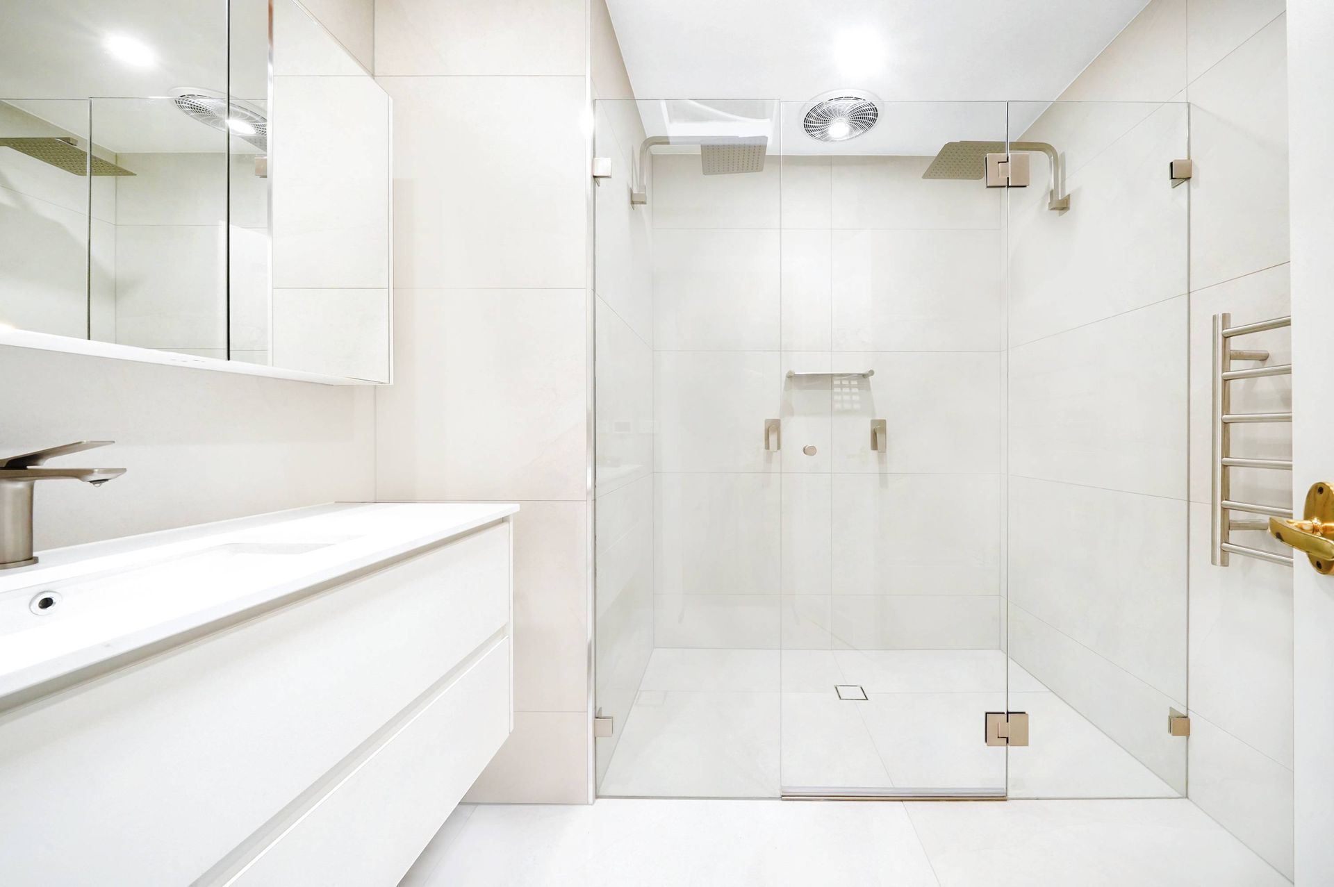 Clean Bathroom Design in Hunters Hill 3