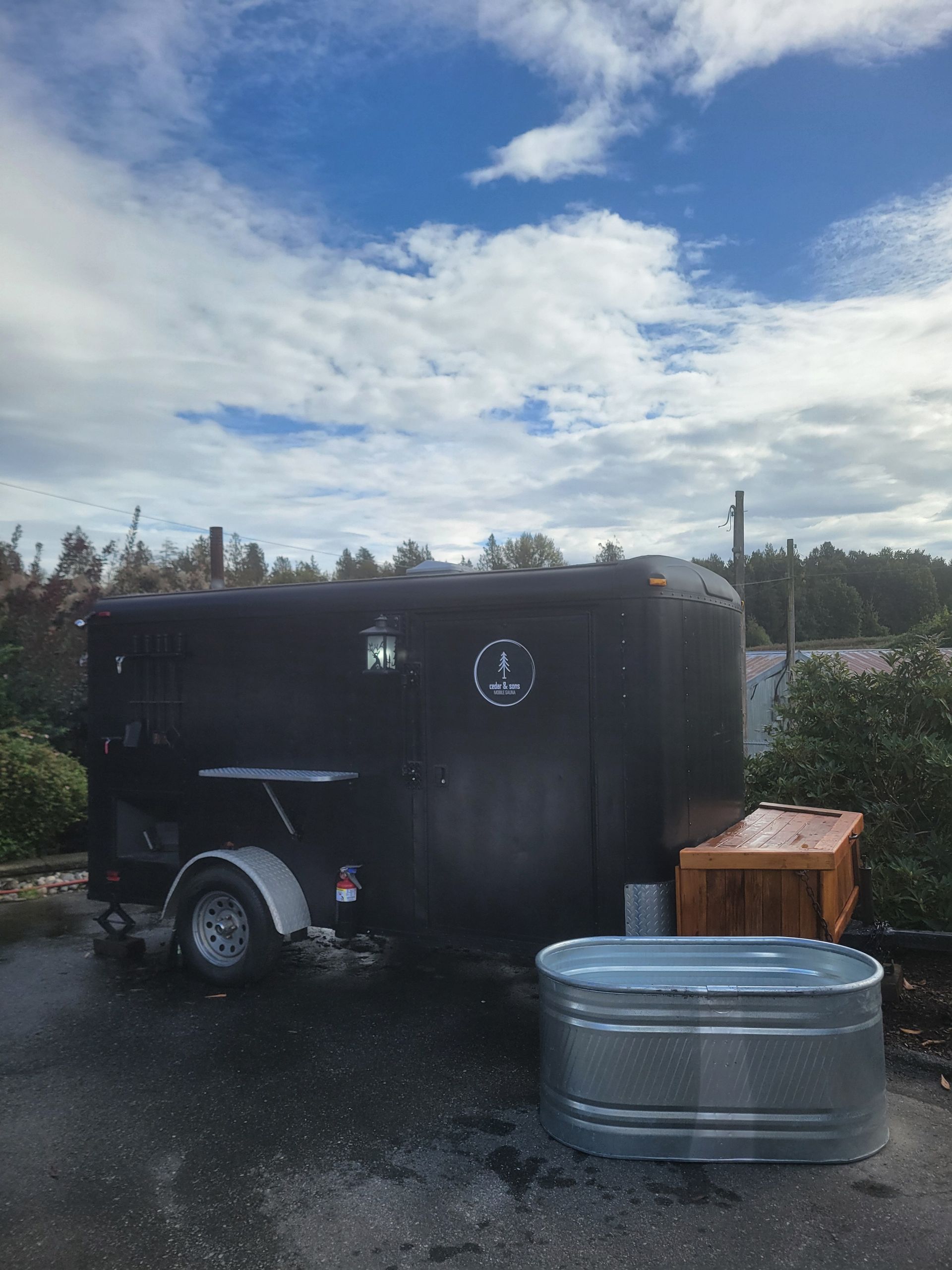 Mobile wood-fired sauna for rent