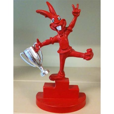 trofeo a forma di coniglio rosso