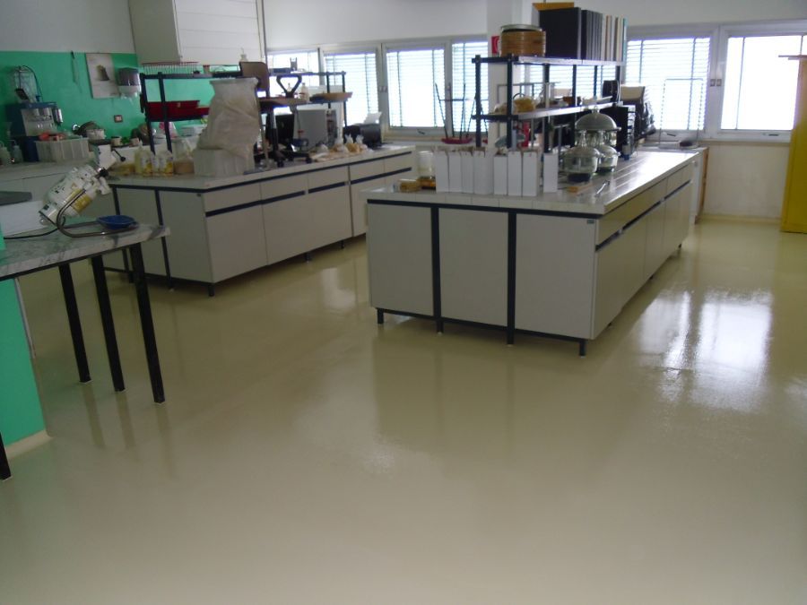 laboratorio pasticceria con pavimento omologato