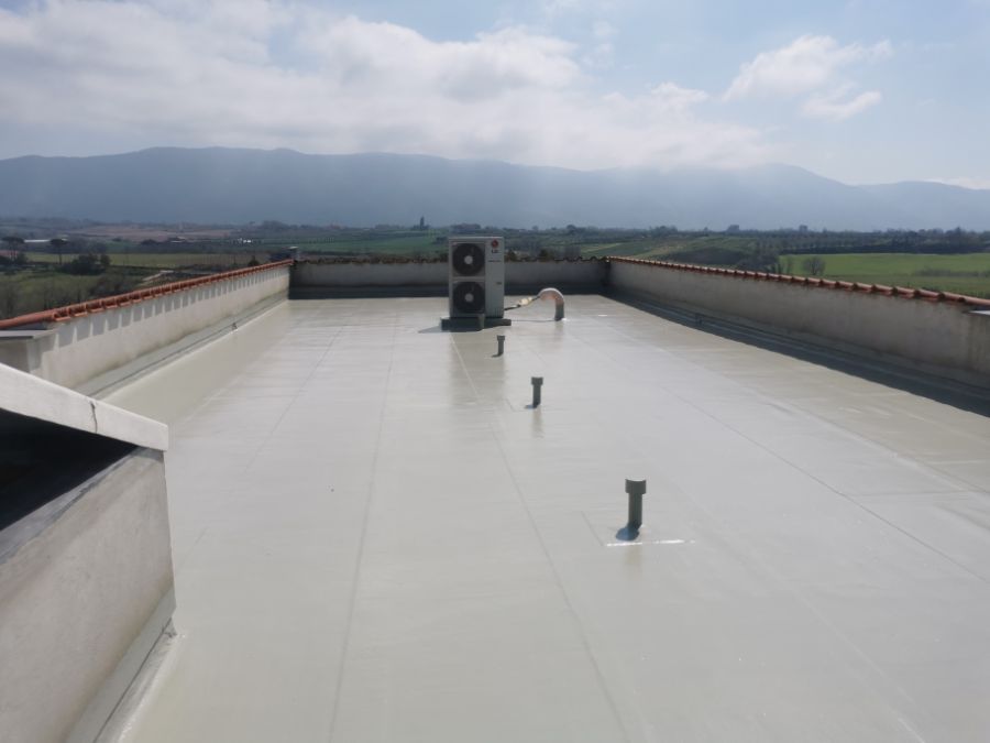 tetto con rivestimento antiscivolo