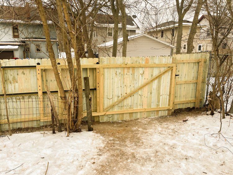 MI winter farm and backyard fencing services