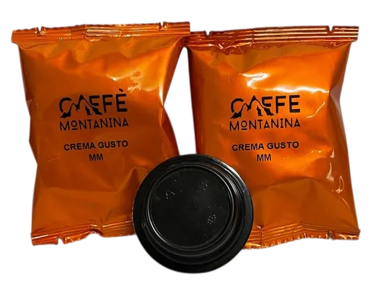 Due bustine di caffè arancioni con l'etichetta 
