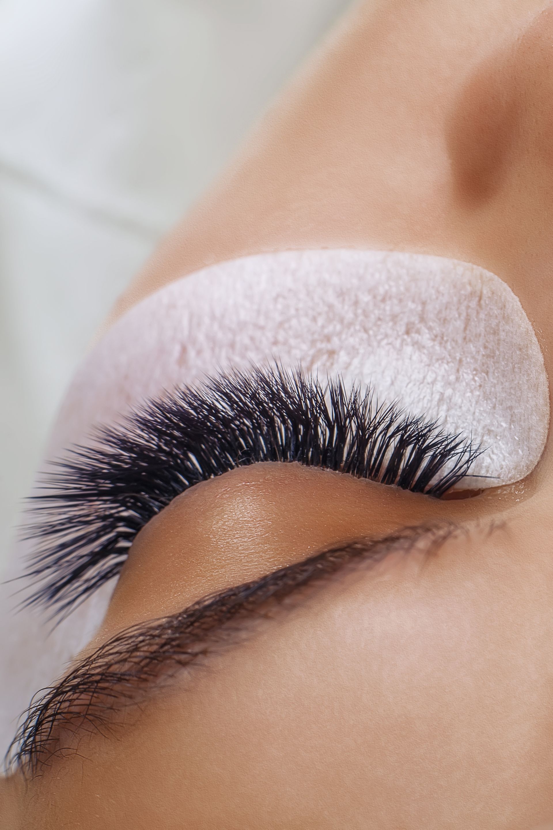 A close up on woman's eyelashes