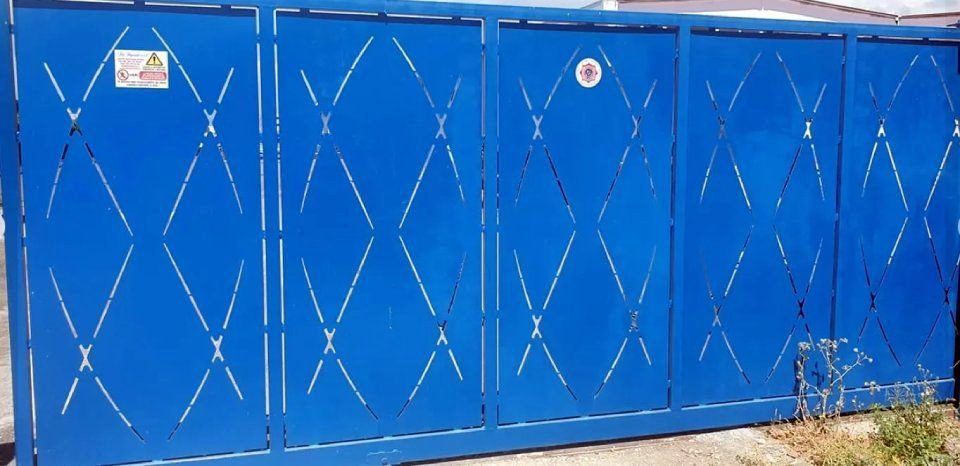 cancelli automatici a Napoli blu