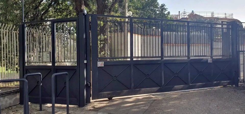 cancelli automatici a Napoli neri