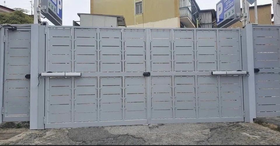 cancelli automatici a Napoli grigio