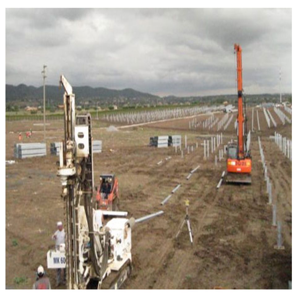 Infissione pali per fotovoltaico