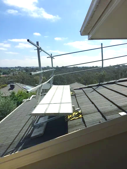 A roof with a scaffolding on it and a table on top of it.