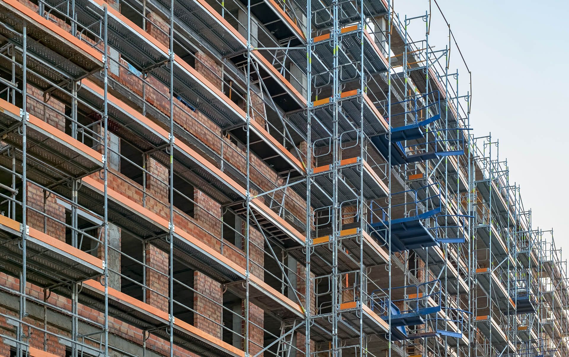 A large building is being built with scaffolding around it.