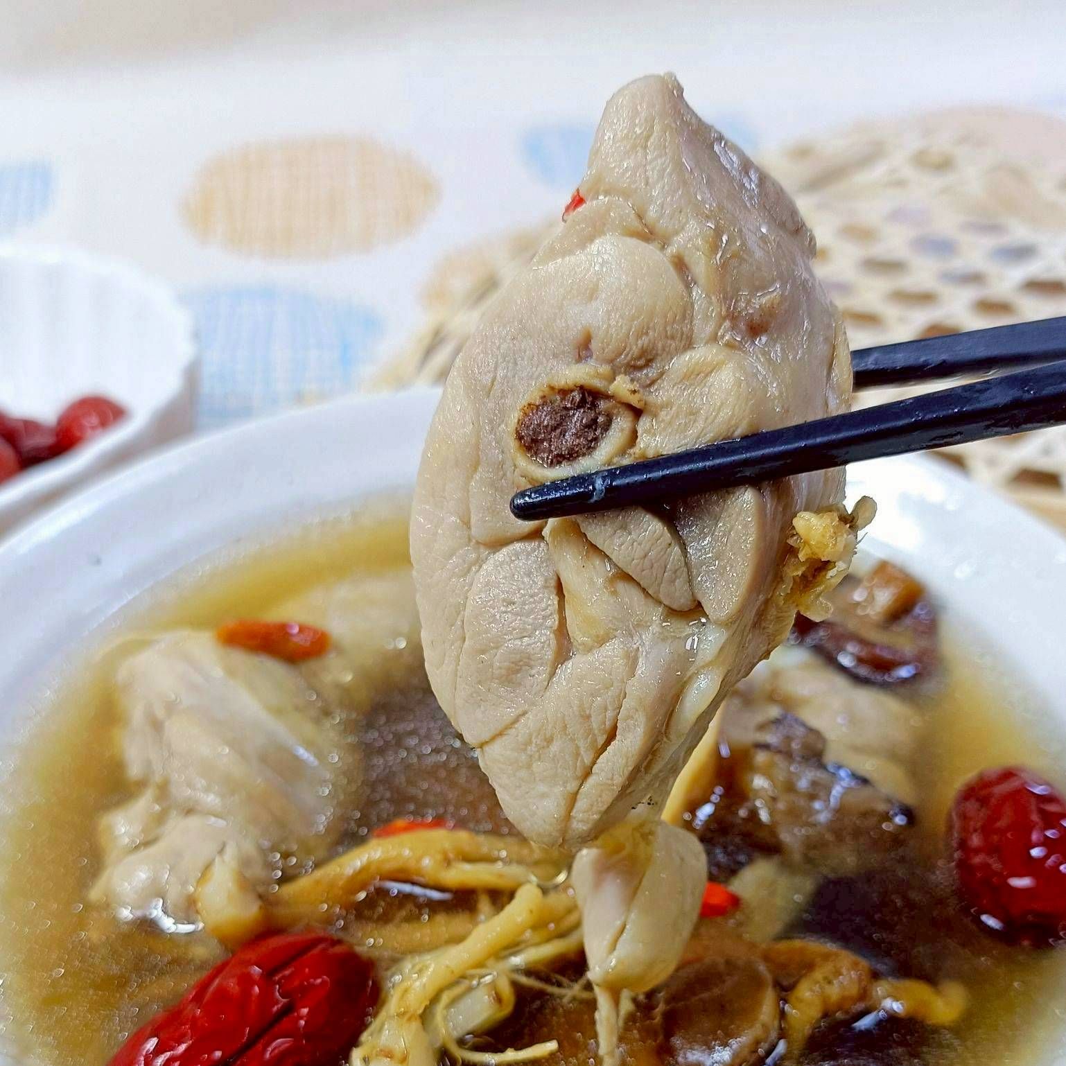 人蔘香菇燉雞湯