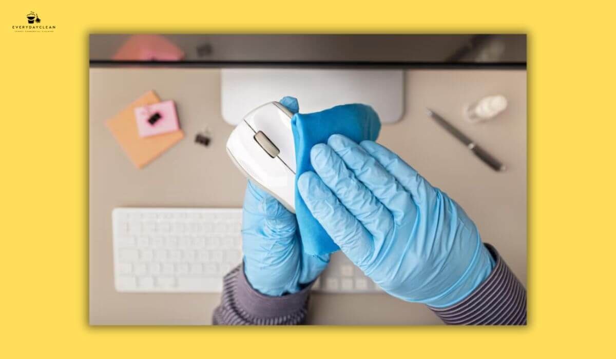 cleaning keyboard mouse office