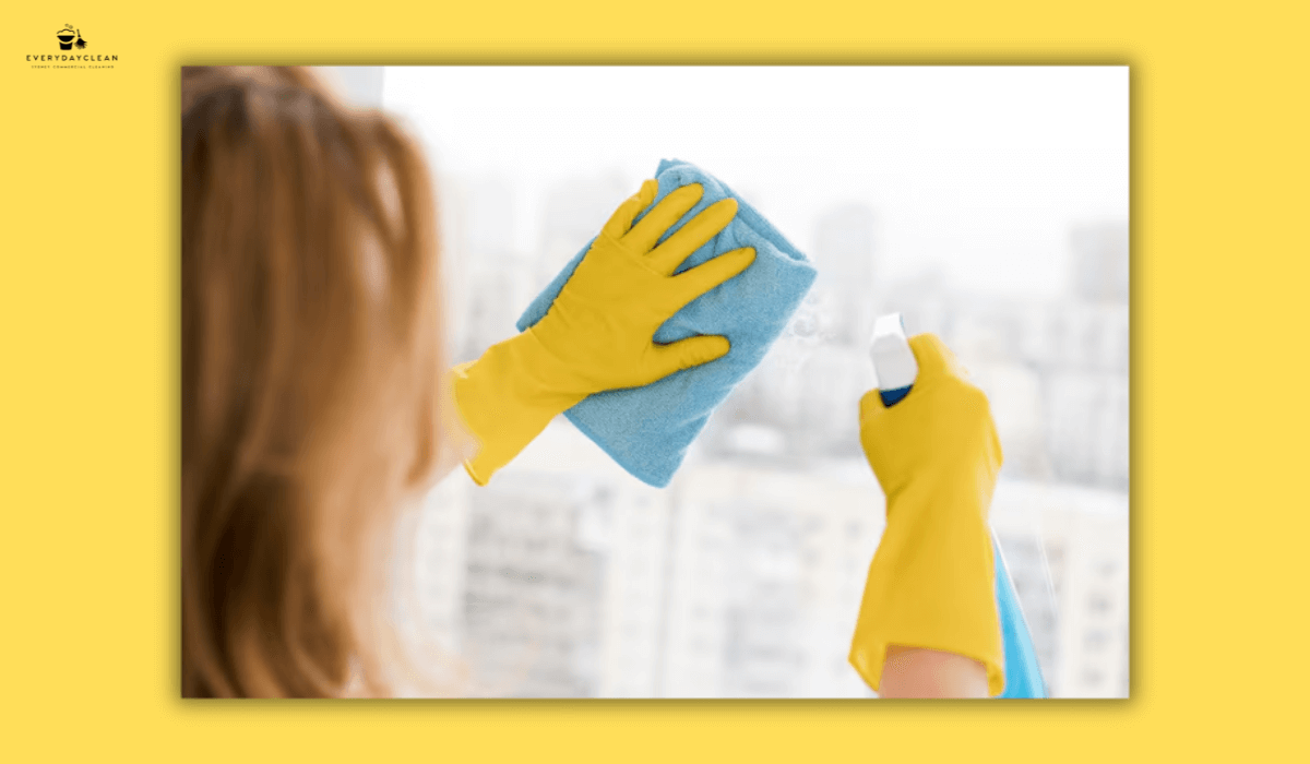 pH neutral cleaning detergent