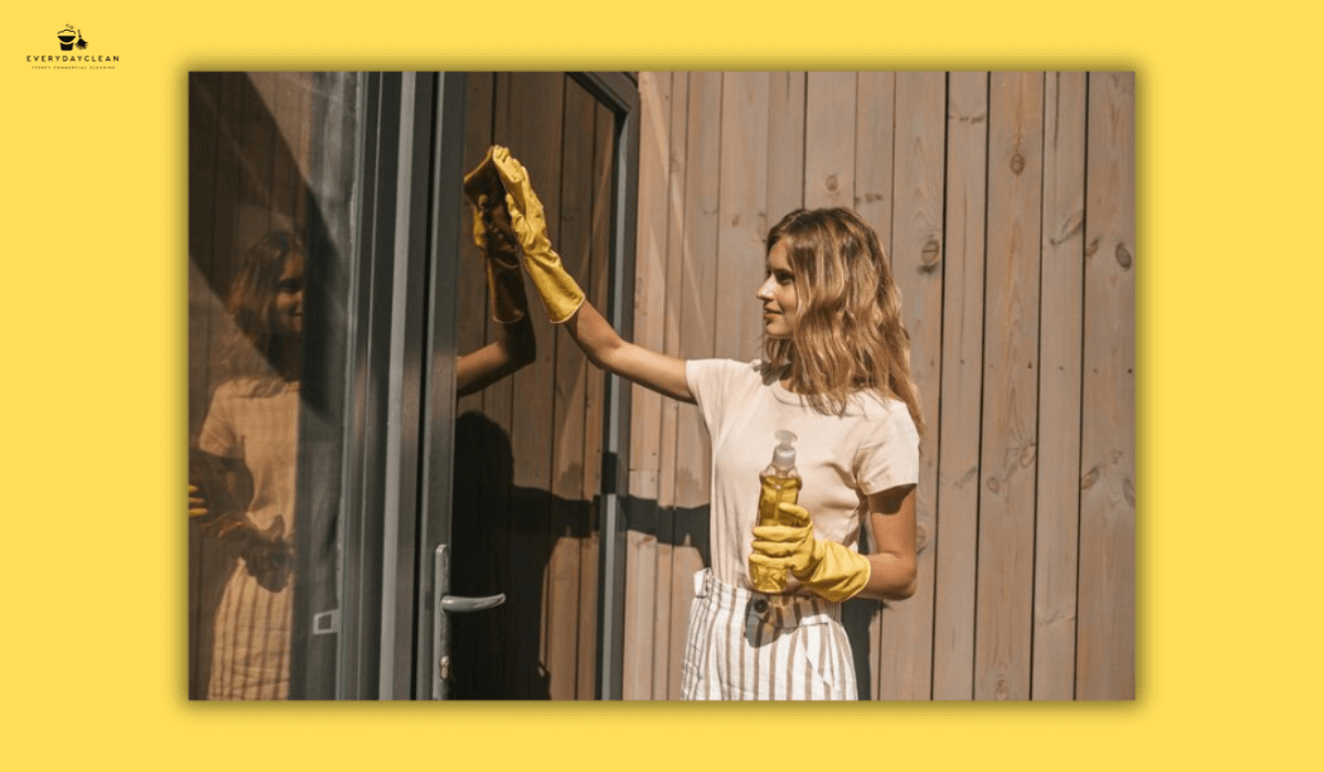 7 Best Ways to Clean Outside Windows Streak-Free