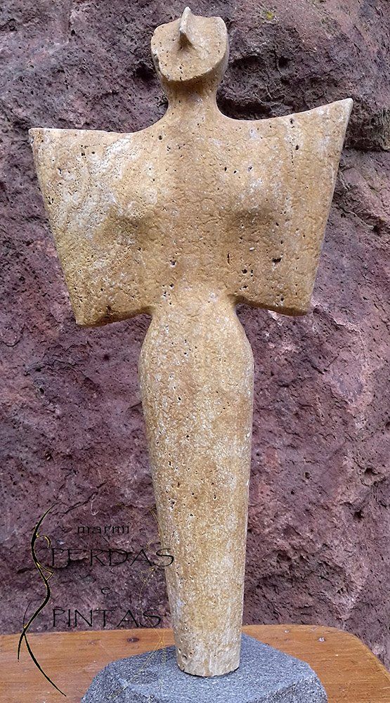 Dea Madre riproduzione archeologica travertino dorato h38