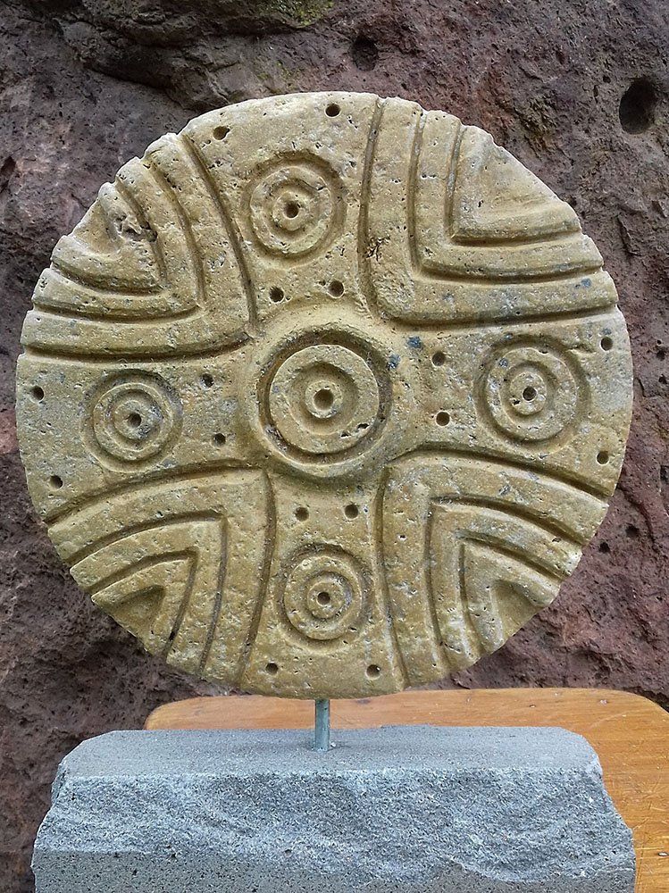 Pintadera riproduzione archeologica travertino dorato