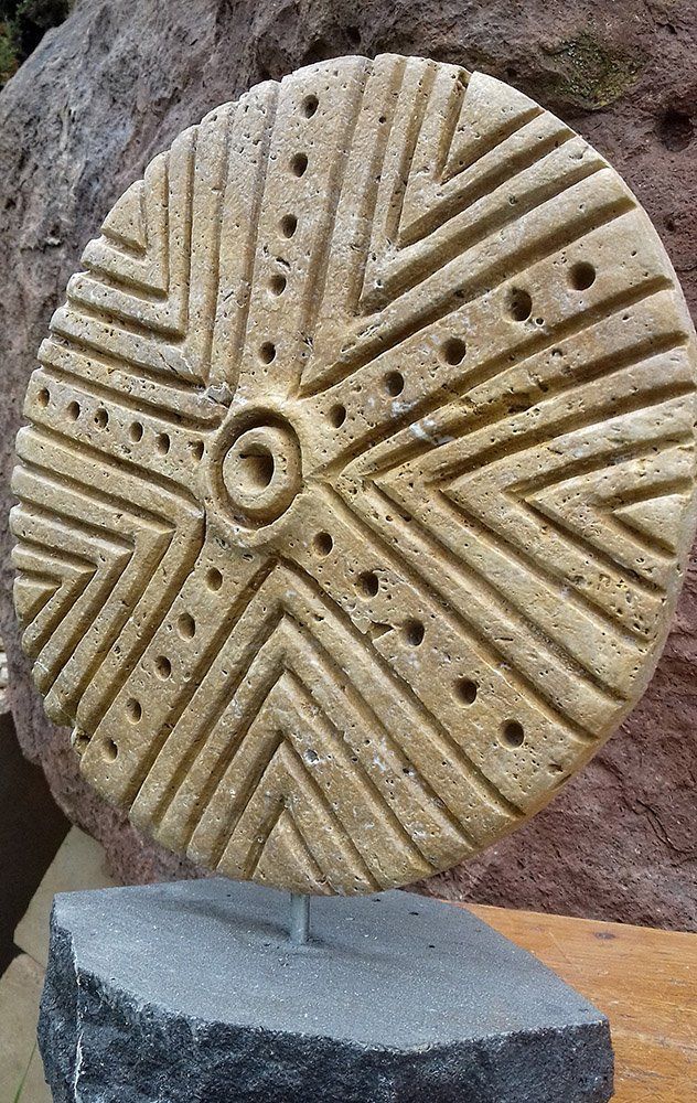 Pintadera riproduzione archeologica travertino dorato