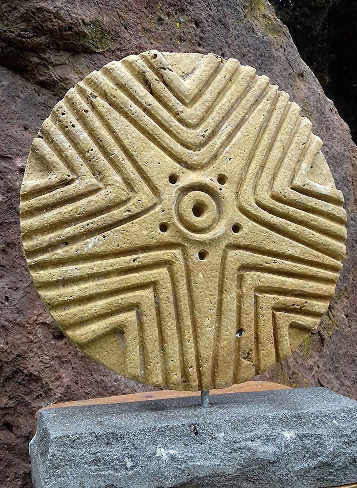 Pintadera riproduzione archeologica travertino dorato